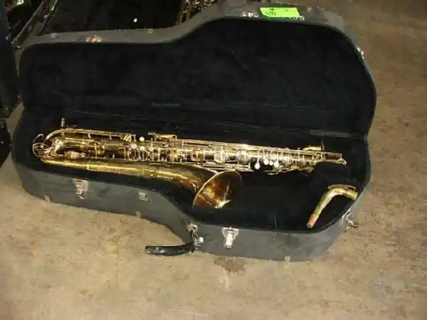 Saxophones - Vintage Saxes in a School Auction? In the U.S ...